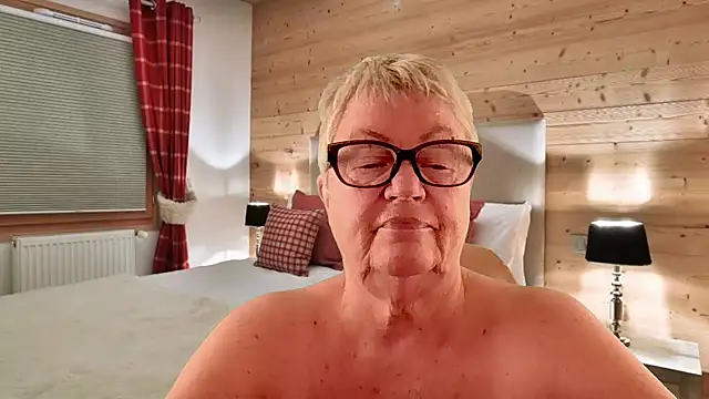 GrannyChrissy68 online show from 31, 3, 2026