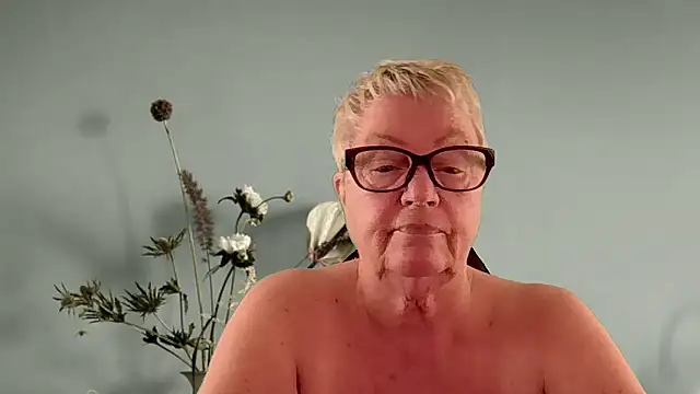GrannyChrissy68 online show from 19, 3, 2026