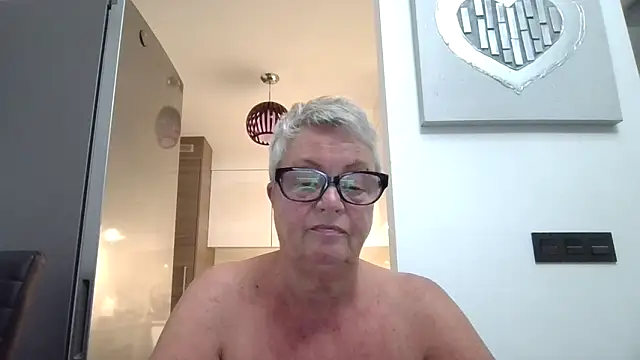 GrannyChrissy68 online show from 30, 9, 2025