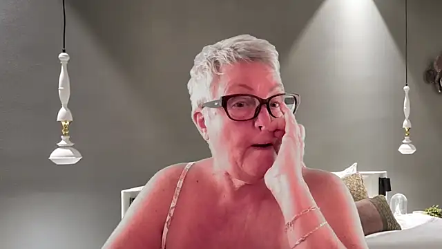 GrannyChrissy68 online show from 8, 2, 2026