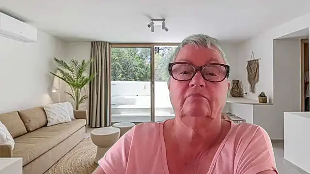 GrannyChrissy68 online show from 12, 5, 2026