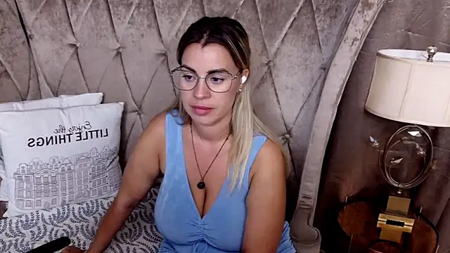 Snapshot of BustyGizelle chatting on 7, 7, 2026 BustyGizelle online show from 7, 7, 2026