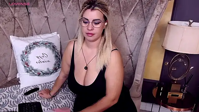 BustyGizelle online show from 15, 11, 2025