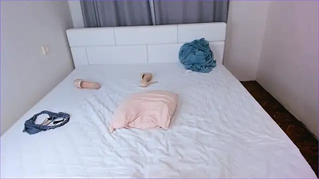 DreamGirl225 online show from 23, 2, 2025