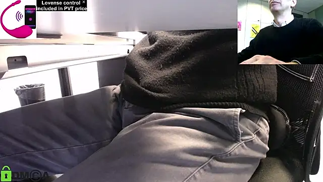 Snapshot of pliko chatting on 12, 3, 2025 pliko online show from 12, 3, 2025