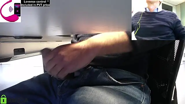 Snapshot of pliko chatting on 6, 10, 2025 pliko online show from 6, 10, 2025