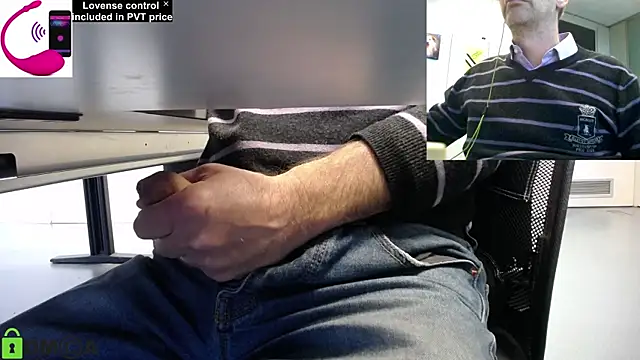 Snapshot of pliko chatting on 11, 11, 2025 pliko online show from 11, 11, 2025