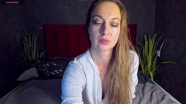 GwenCarter online show from 3, 2, 2025