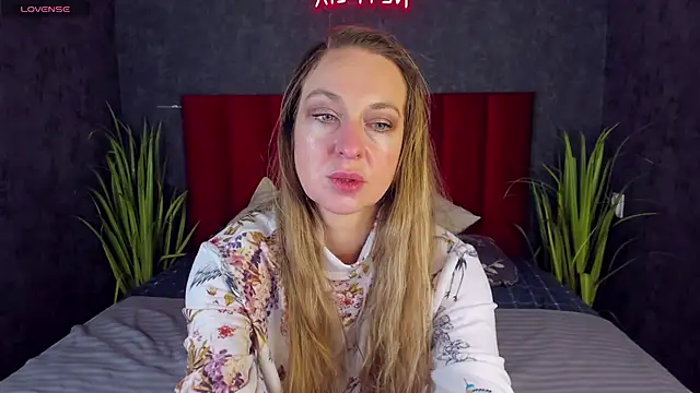 GwenCarter online show from 3, 2, 2025