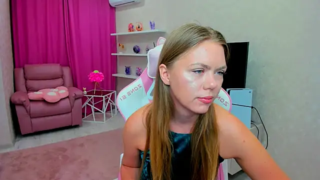 Strawberrye online show from 15, 2, 2026