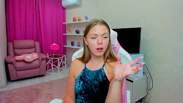 Strawberrye online show from 15, 2, 2026