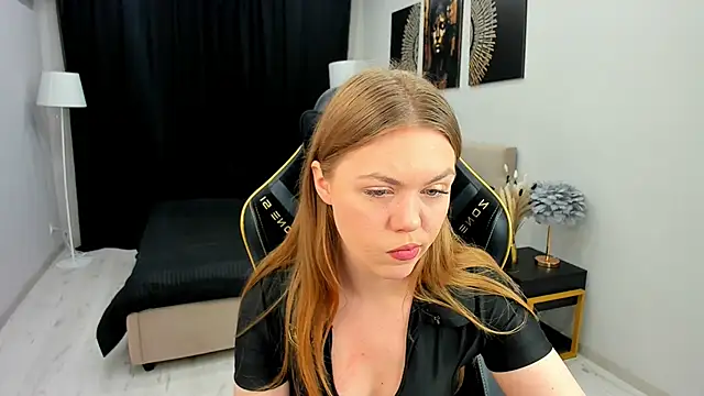 Strawberrye online show from 26, 11, 2025