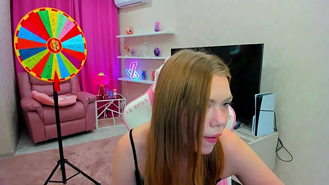 Strawberrye online show from 5, 12, 2025