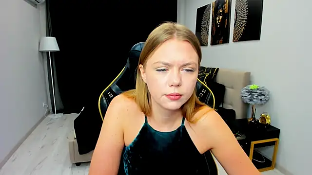 Strawberrye online show from 24, 2, 2026