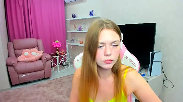 Strawberrye online show from 24, 9, 2025