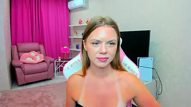 Strawberrye online show from 3, 2, 2026