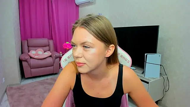 Strawberrye online show from 23, 2, 2026