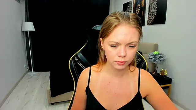 Strawberrye online show from 13, 2, 2026