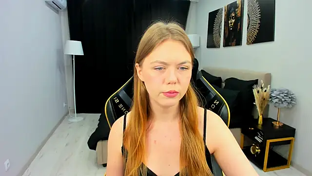 Strawberrye online show from 11, 11, 2025