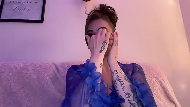 EmilyBlue online show from 10, 4, 2026