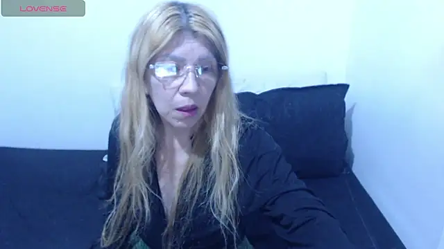 Snapshot of Dulce-Bella chatting on 23, 6, 2026 Dulce-Bella online show from 23, 6, 2026