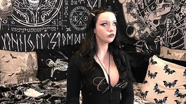 EVILYN online show from 13, 5, 2026