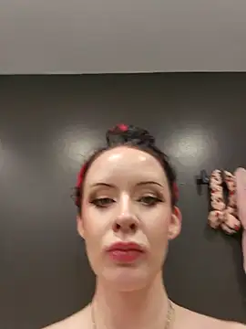 EVILYN online show from 8, 3, 2025