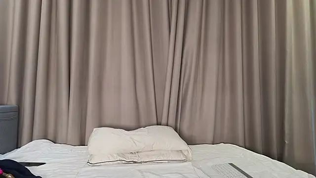 LucyNuty online show from 2, 12, 2025