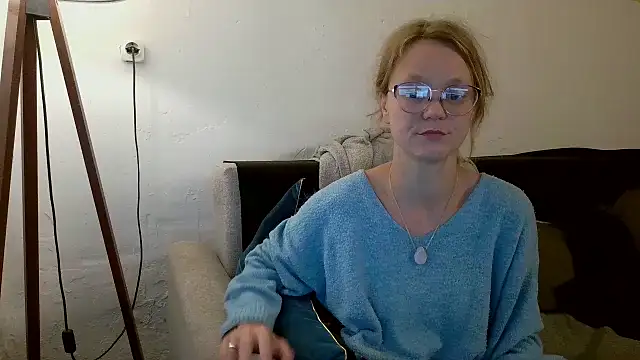 Snapshot of little-leni chatting on 30, 5, 2026 little-leni online show from 30, 5, 2026
