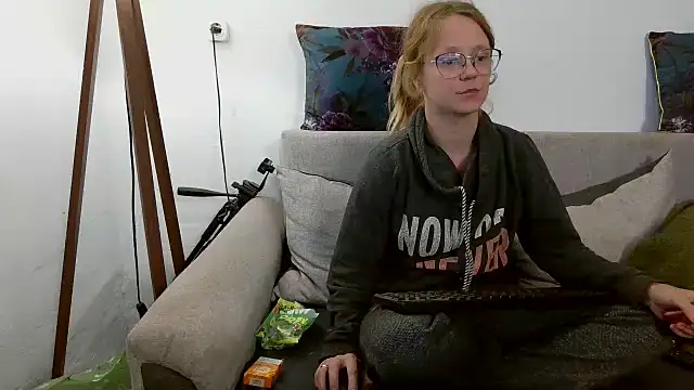 little-leni online show from 1, 10, 2025