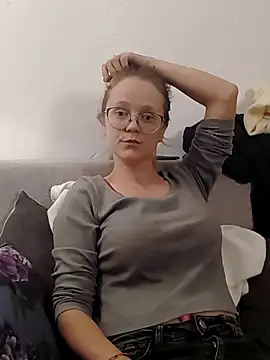 little-leni online show from 10, 10, 2025