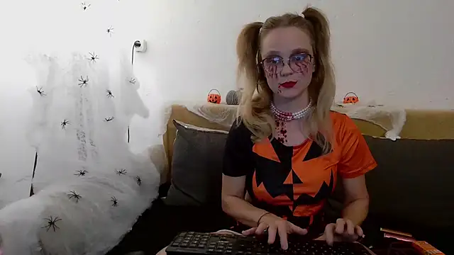 little-leni online show from 31, 10, 2025