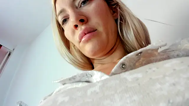 suuzykiss online show from 11, 2, 2025