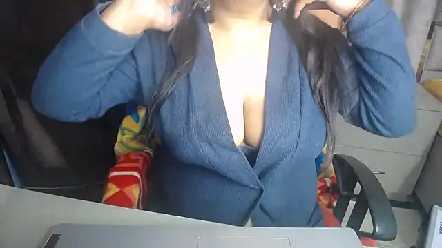 Shanvi  online show from 18, 11, 2025