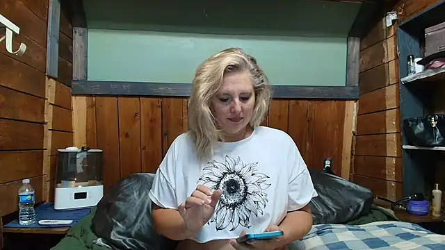 Snapshot of lisaxlovexxx chatting on 25, 3, 2026 lisaxlovexxx online show from 25, 3, 2026