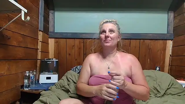 Snapshot of lisaxlovexxx chatting on 14, 6, 2026 lisaxlovexxx online show from 14, 6, 2026