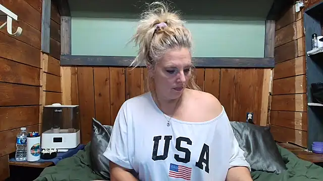 Snapshot of lisaxlovexxx chatting on 9, 4, 2026 lisaxlovexxx online show from 9, 4, 2026