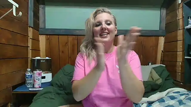 Snapshot of lisaxlovexxx chatting on 8, 3, 2026 lisaxlovexxx online show from 8, 3, 2026