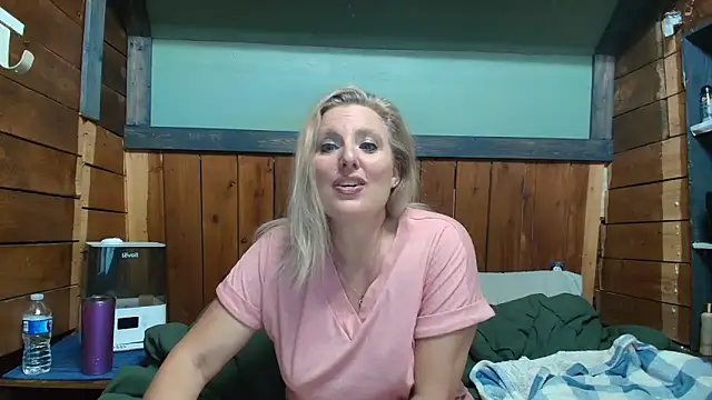 Snapshot of lisaxlovexxx chatting on 2, 3, 2026 lisaxlovexxx online show from 2, 3, 2026