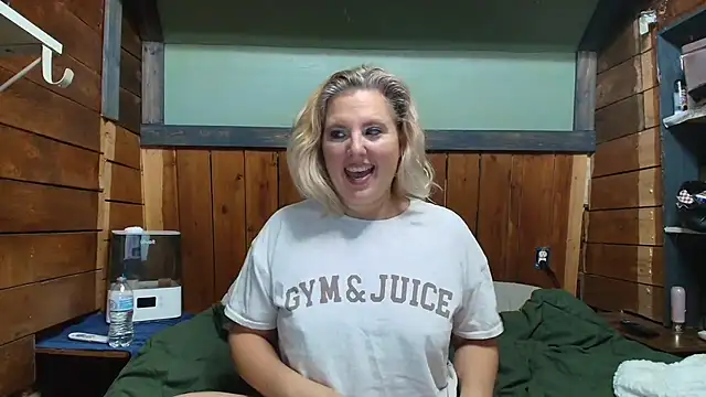 Snapshot of lisaxlovexxx chatting on 4, 2, 2026 lisaxlovexxx online show from 4, 2, 2026