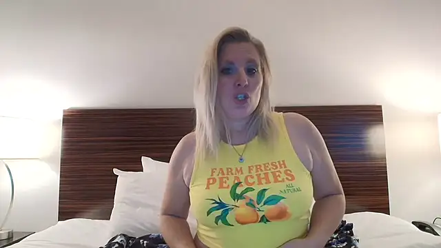 Snapshot of lisaxlovexxx chatting on 12, 3, 2026 lisaxlovexxx online show from 12, 3, 2026