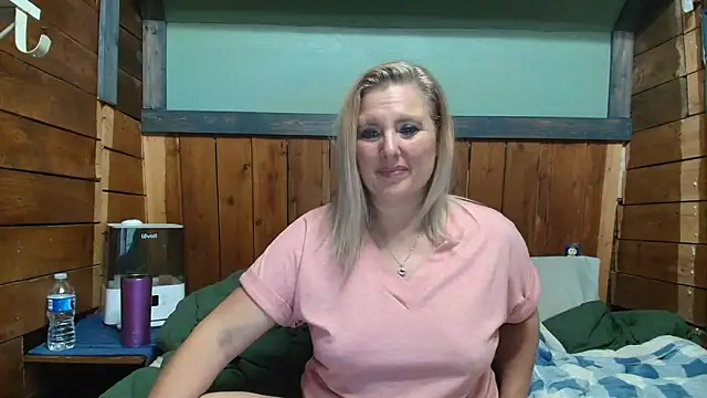 Snapshot of lisaxlovexxx chatting on 2, 3, 2026 lisaxlovexxx online show from 2, 3, 2026