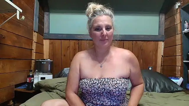 Snapshot of lisaxlovexxx chatting on 16, 6, 2026 lisaxlovexxx online show from 16, 6, 2026