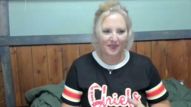 Snapshot of lisaxlovexxx chatting on 21, 9, 2025 lisaxlovexxx online show from 21, 9, 2025