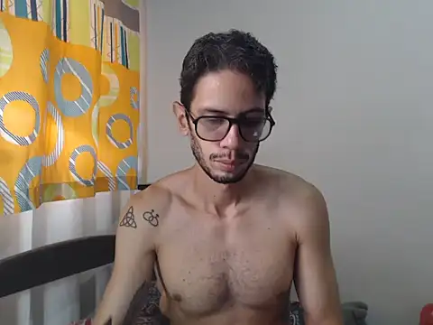 alisterxxx online show from 15, 4, 2026