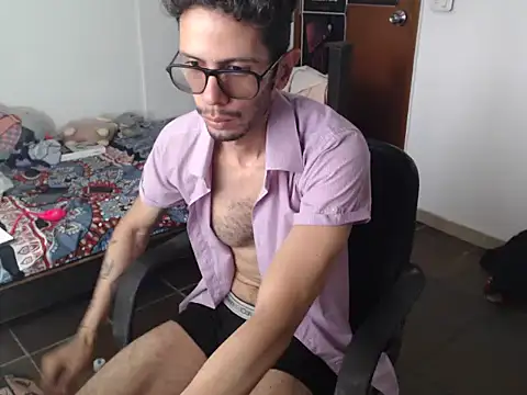 Snapshot of alisterxxx chatting on 11, 7, 2026 alisterxxx online show from 11, 7, 2026