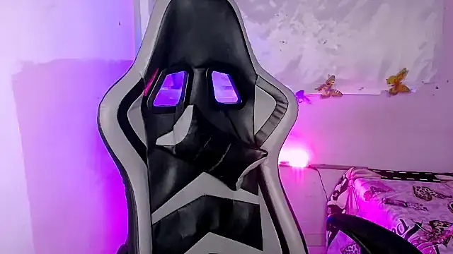 ninatiny online show from 31, 10, 2025