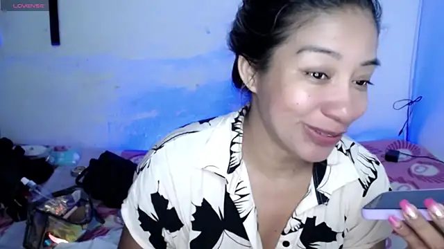 ninatiny online show from 15, 4, 2026