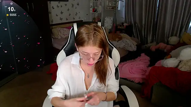 Snapshot of Kira_honeyy chatting on 12, 4, 2026 Kira honeyy online show from 12, 4, 2026