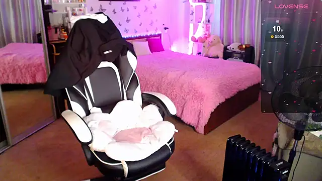 Kira honeyy online show from 13, 9, 2025